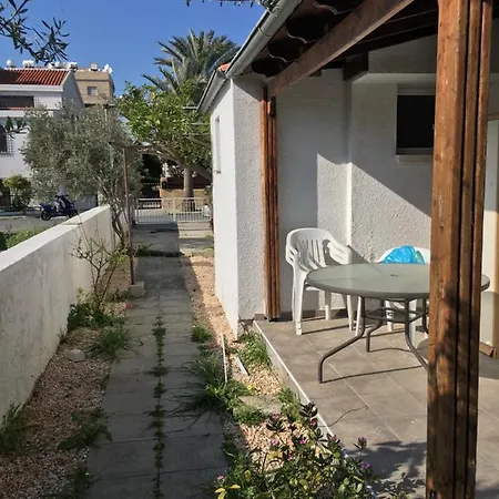 Independent Luxury House In City Center בית נופש